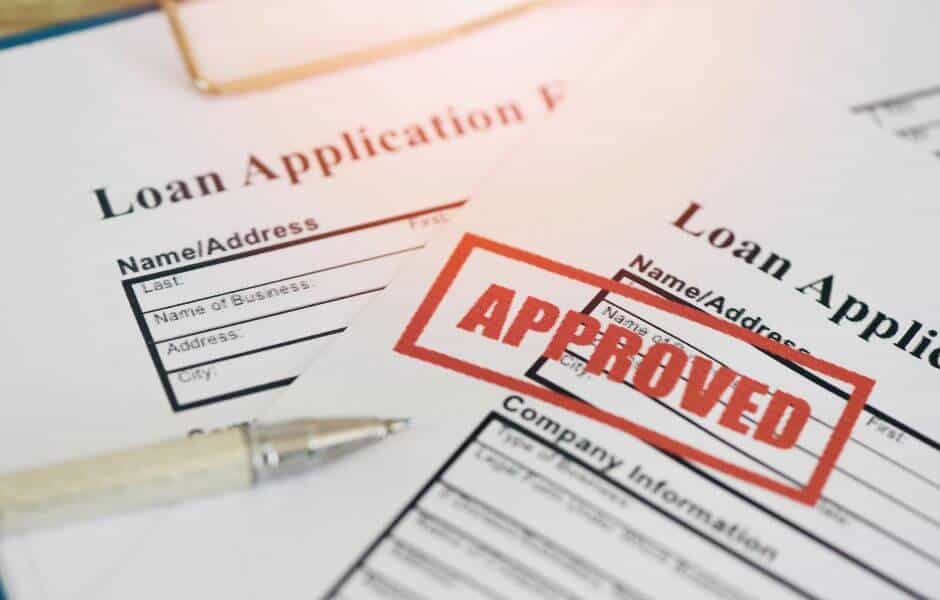 How Does a Lender Decide Whether To Lend Or Not How Does a Lender Decide Whether To Lend Or Not